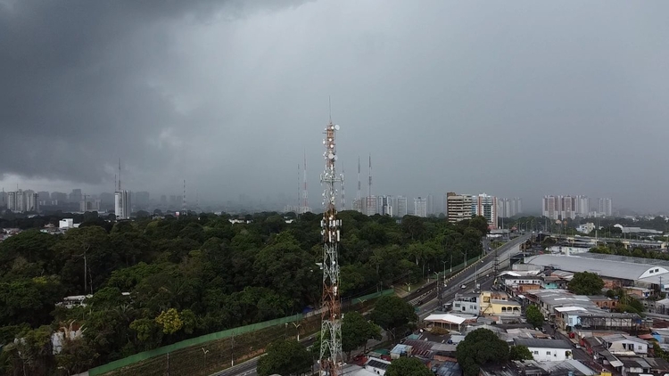 Manaus registra rompimento de bueiro e desabamento após chuva desta segunda