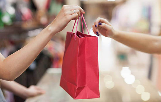 Consumidora é indenizada por esperar 1 ano por estorno de compra não finalizada em Manaus