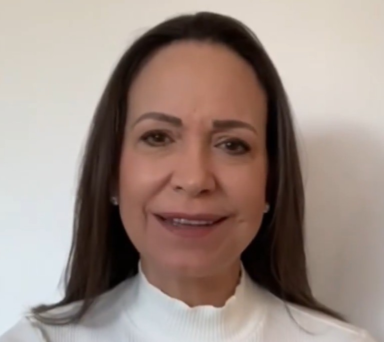 María Corina anuncia retorno à Venezuela e pede Edmundo González na presidência