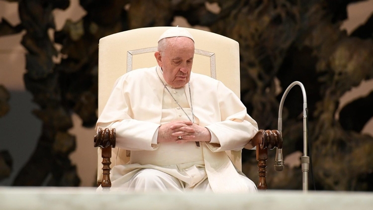 Papa Francisco quebra tradição e será enterrado em caixão simples fora do Vaticano