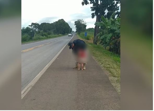 Criança de 4 anos é flagrada só de fralda e sozinha caminhando em estrada