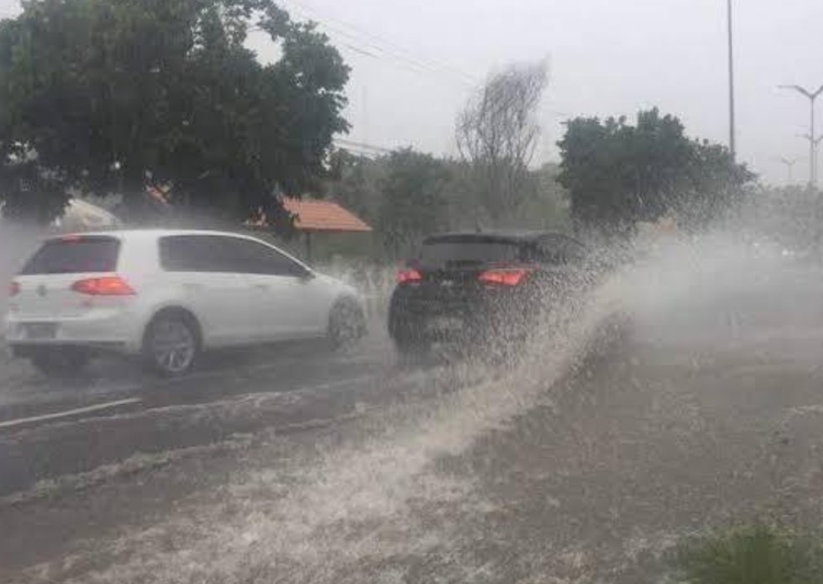 Céu carregado e sensação térmica de 38°C marcam sexta-feira em Manaus