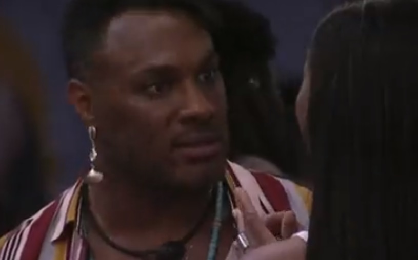 Vídeo: Nicácio desabafa ao reencontrar ex-brothers: 'olhar na cara desses racistas'