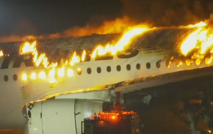 Avião que colidiu com aeronave da Guarda Costeira japonesa recebeu permissão de pouso