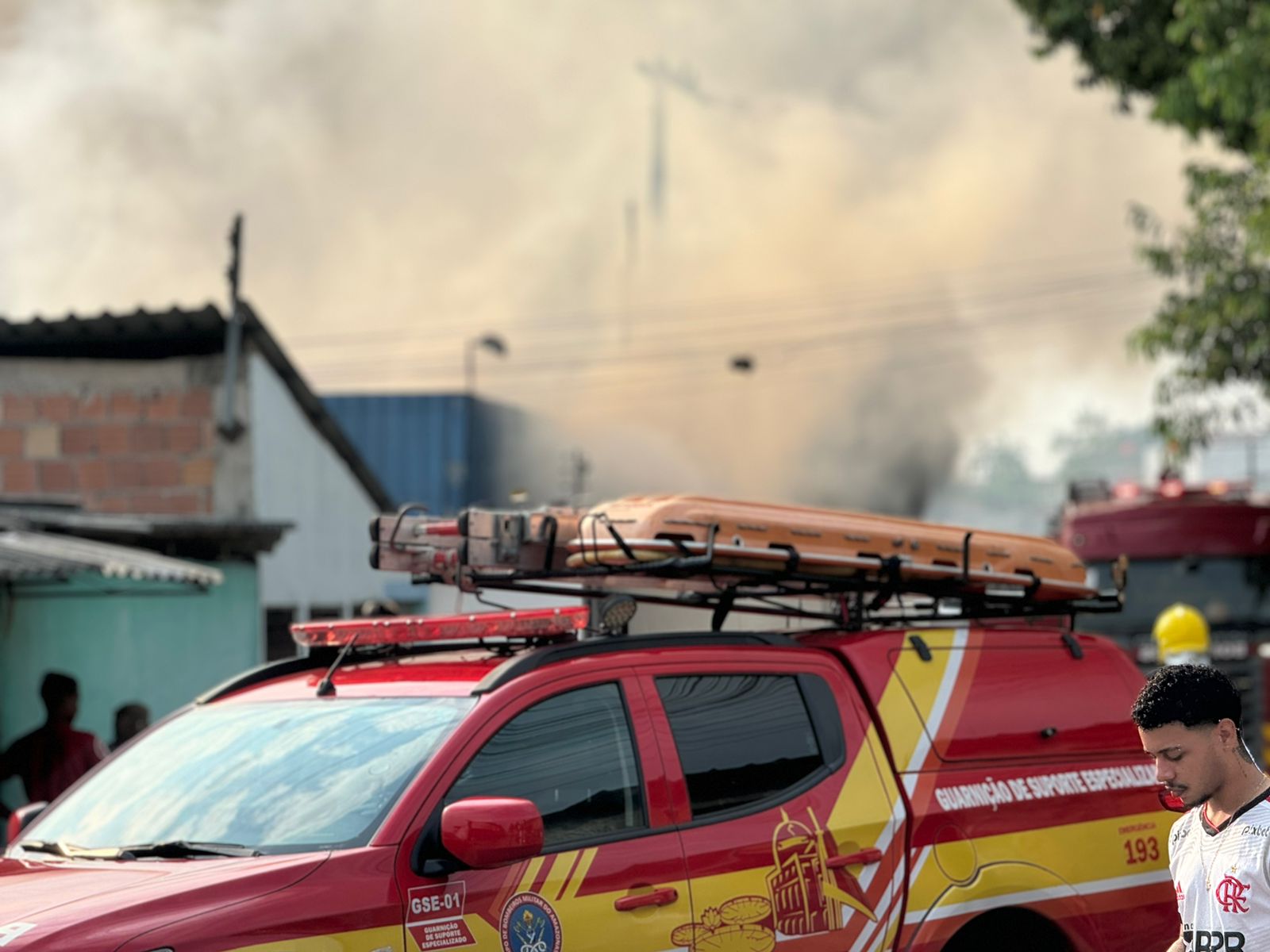 Incêndio na fábrica de salgadinhos Denito's já dura mais de duas horas no Terra Nova