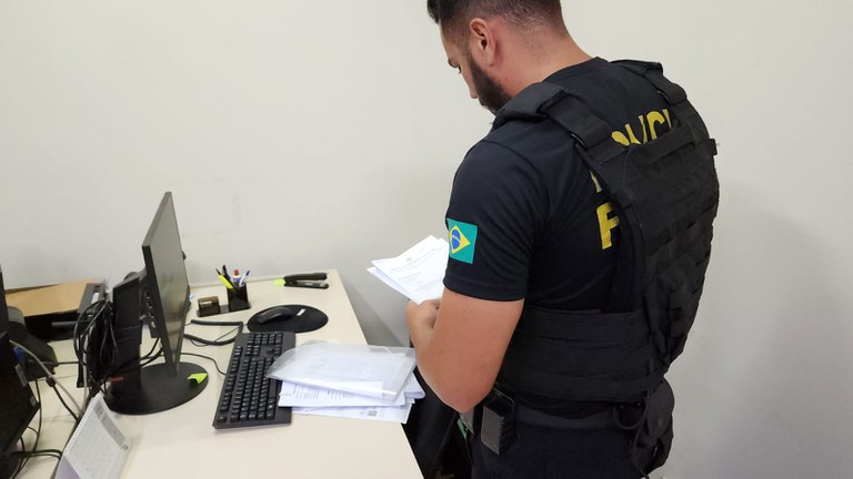 Operação da PF em Manaus mira empresários e políticos envolvidos em esquema de lavagem de dinheiro 