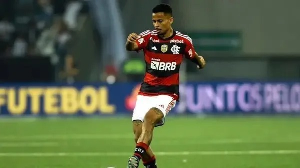 Exame confirma lesão em Allan, do Flamengo, após jogo contra o Vasco