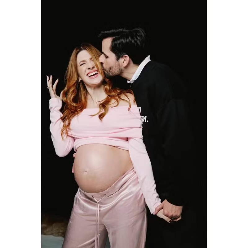 Dani Calabresa exibe barriga na reta final de gravidez e se declara ao marido; fotos