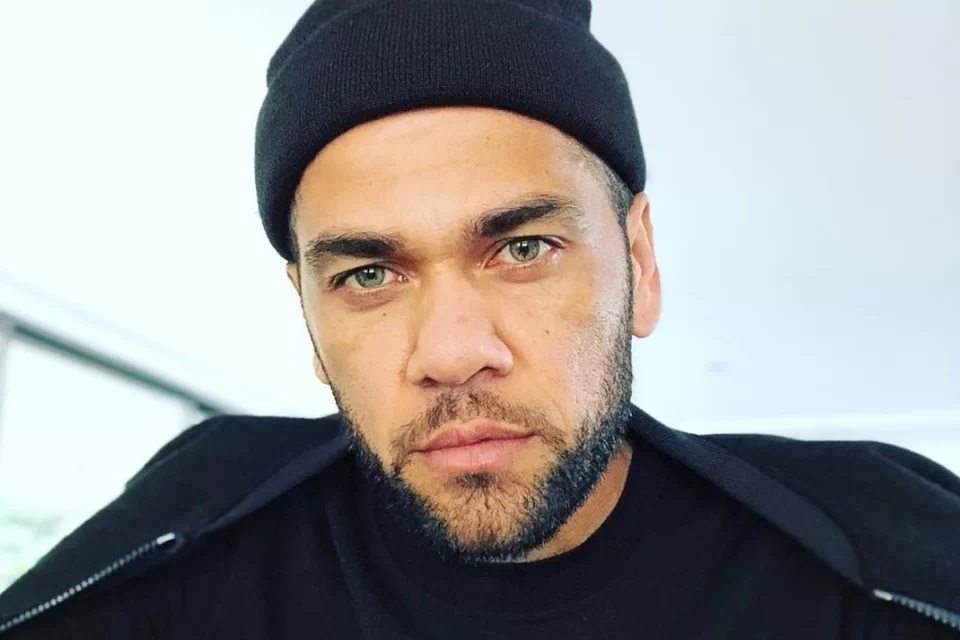 Equipe de Daniel Alves se pronuncia sobre boatos de su*cídio