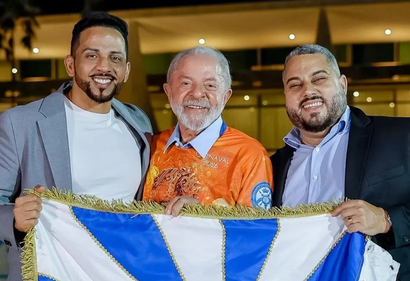 Desfile sobre Lula gera acusações de propaganda antecipada com uso de verba pública