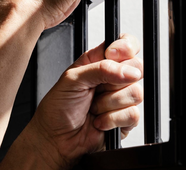 Foragido tenta dar nome falso para escapar da polícia, mas acaba preso em Tapauá