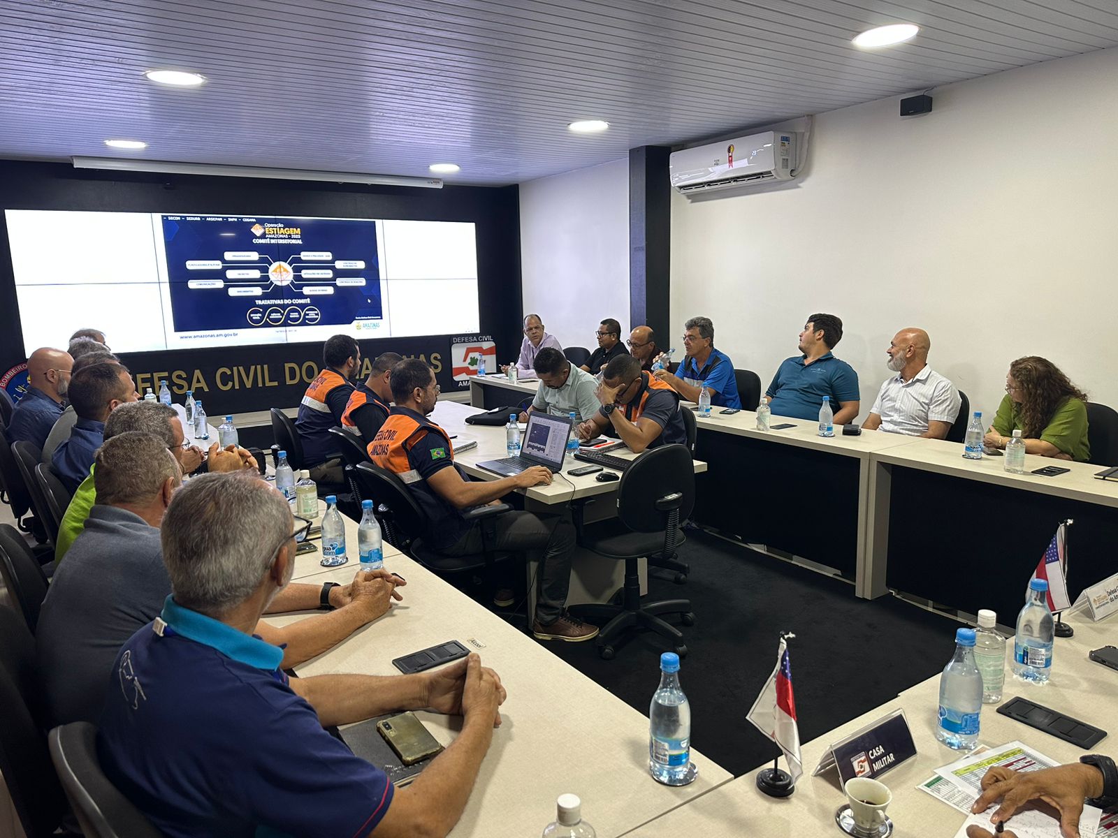 Governo alinha estratégias para abastecimento do transporte aéreo durante seca no Amazonas