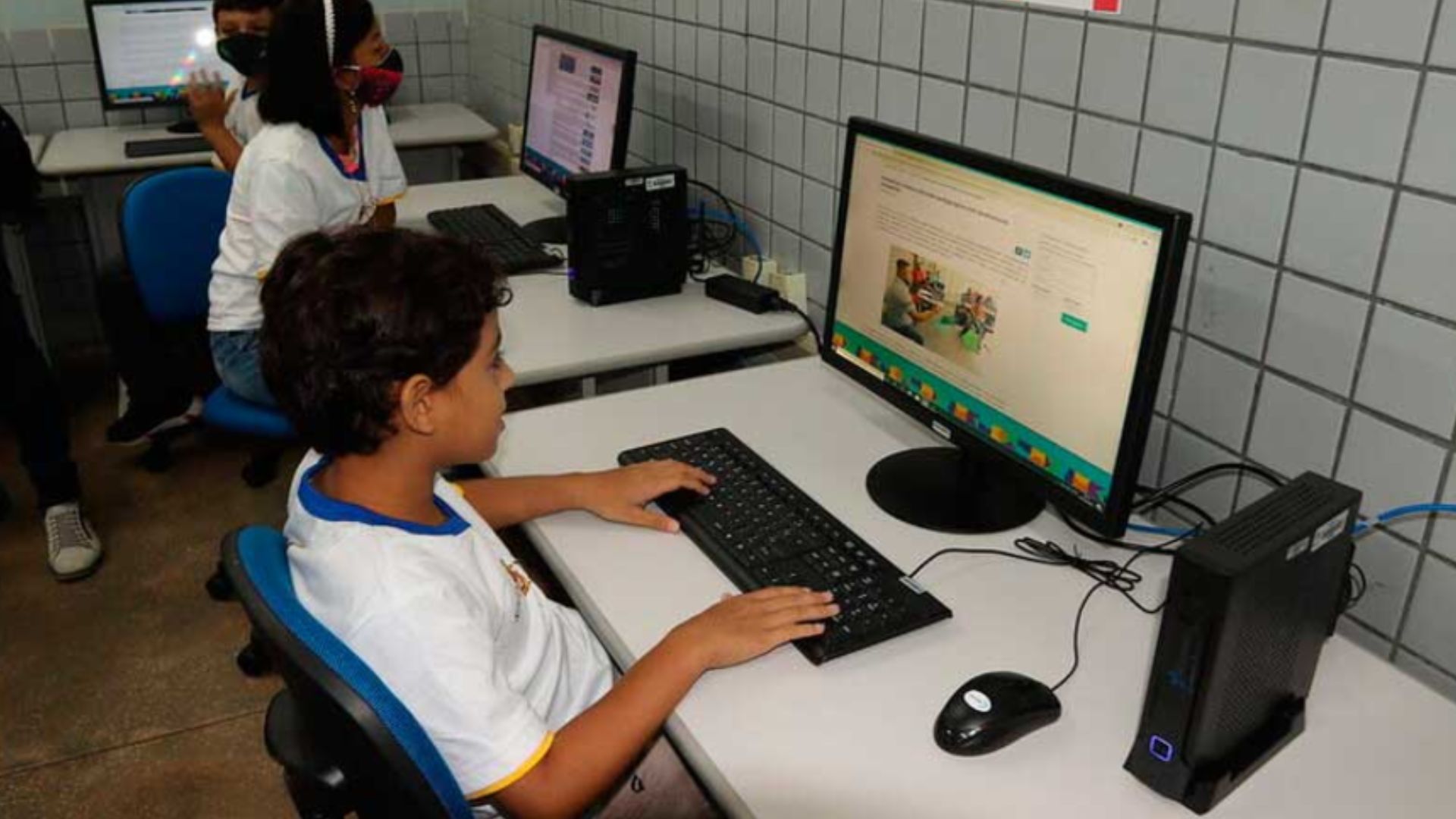 Escolas de educação infantil do Amazonas receberão internet grátis até 2026