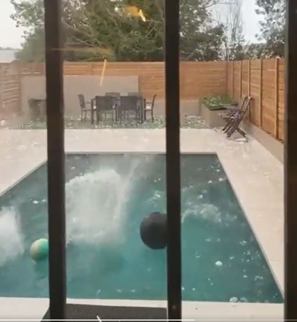 Bebê morre ao ser atingida por pedra de granizo na cabeça durante tempestade