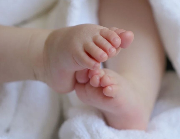 Pastor é preso após deixar filha de 2 meses cega e paraplégica após espancamento