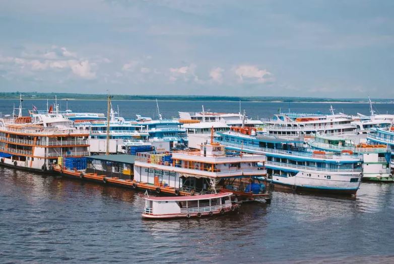 Dono de barco preso por estupro de passageira no Amazonas é suspeito de violentar funcionária 