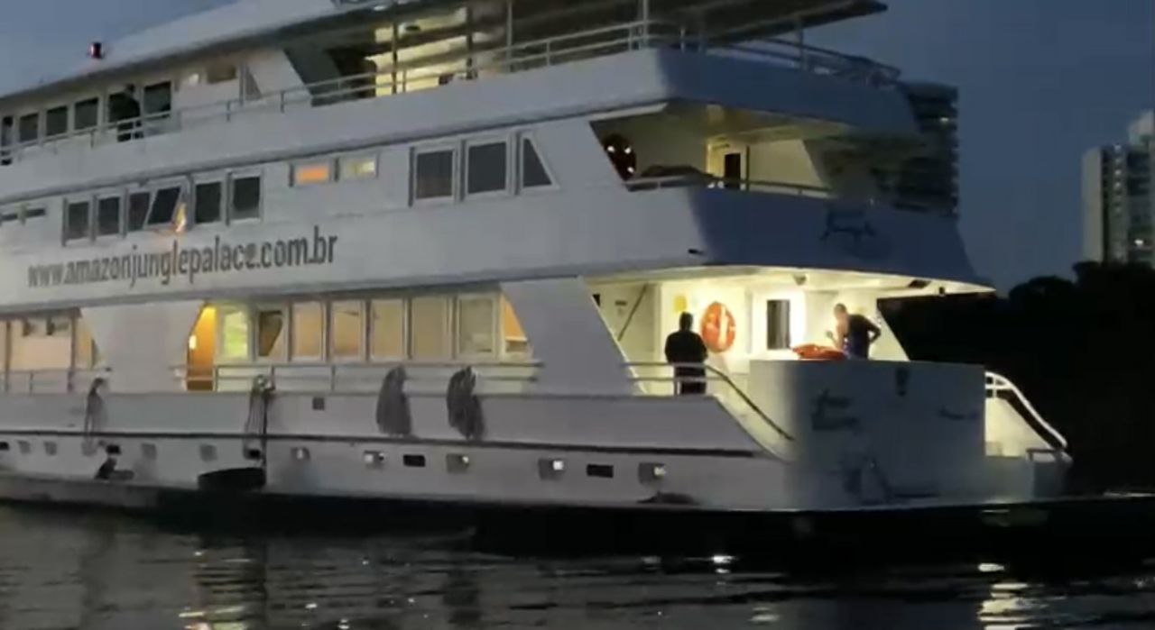 Festa em iate de luxo que duraria uma semana é encerrada no Rio Negro