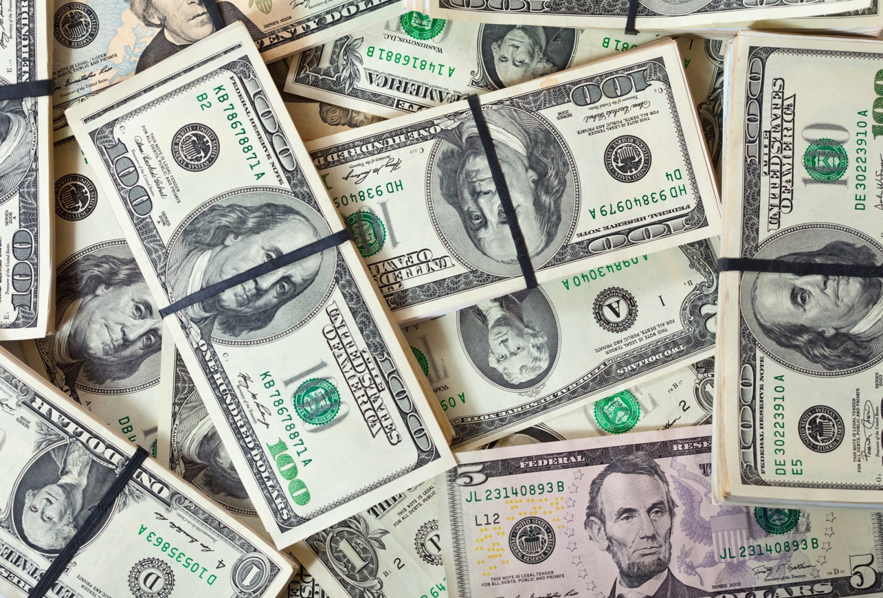 Moraes abre investigação sobre compra bilionária de dólar antes do tarifaço de Trump 