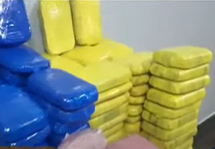 Homem é preso transportando cama com 237 kg de drogas em Manaus