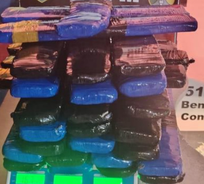 Três homens são presos com mais de 41 kg de drogas em barco no Rio Solimões