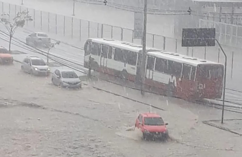 Defesa Civil emite alerta de chuvas intensas em todo o Amazonas