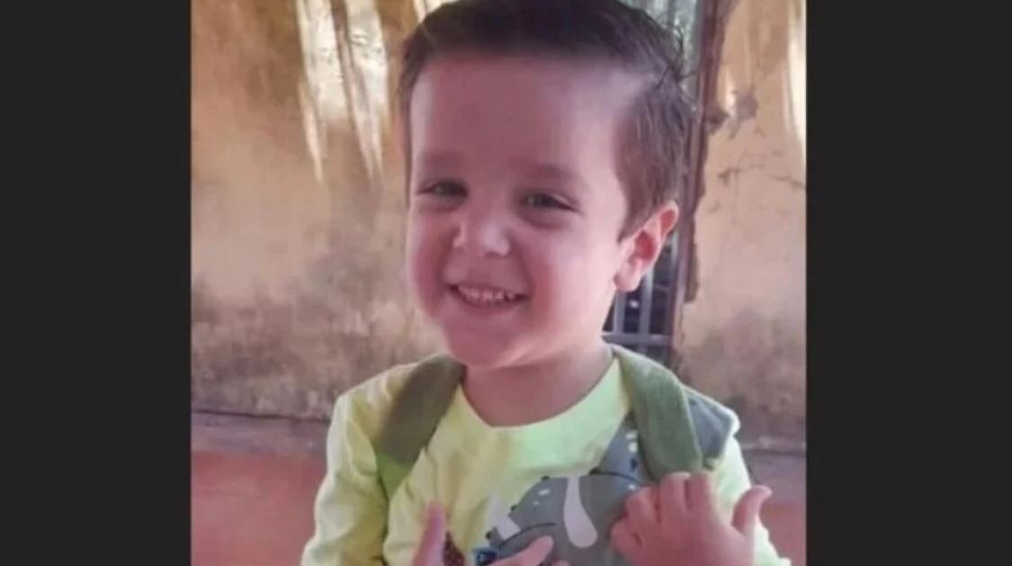 Menino de 3 anos morre engasgado ao comer bolo em creche 