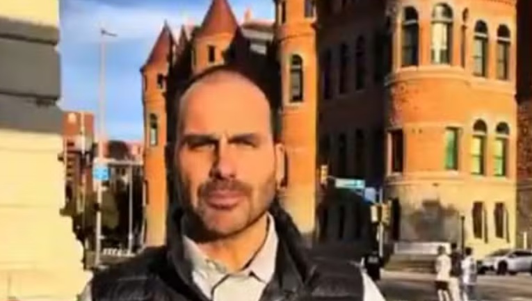 Conselho de Ética arquiva processo de cassação de Eduardo Bolsonaro por 11 votos a 7