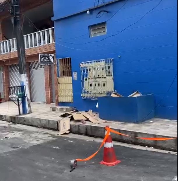 Homem morre eletrocutado enquanto trabalhava trocando telhado de casa no São José