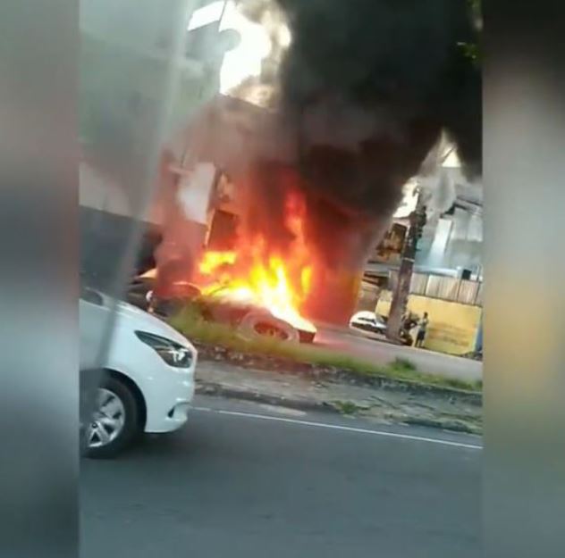Protesto bloqueia av. Autaz Mirim e deixa trânsito caótico em Manaus