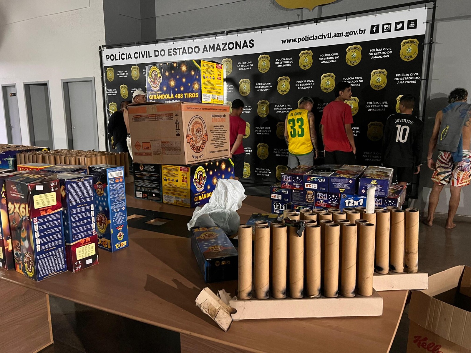 Quarenta e duas pessoas são detidas suspeitas de participar de foguetório do CV no Amazonas