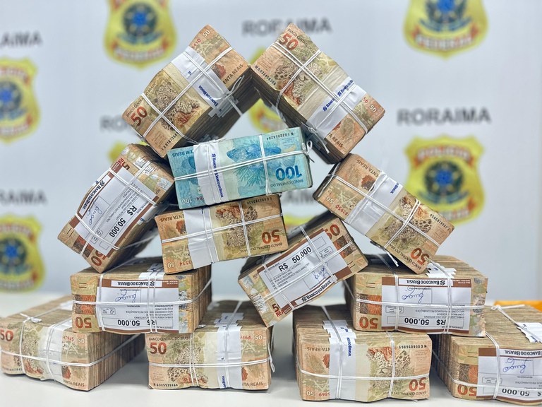 PF apreende R$ 700 mil em RR com assessor suspeito de envolvimento em ataque hacker