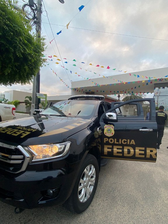 PF mira grupo neonazista que pode ter induzido jovem a fazer massacre em escola