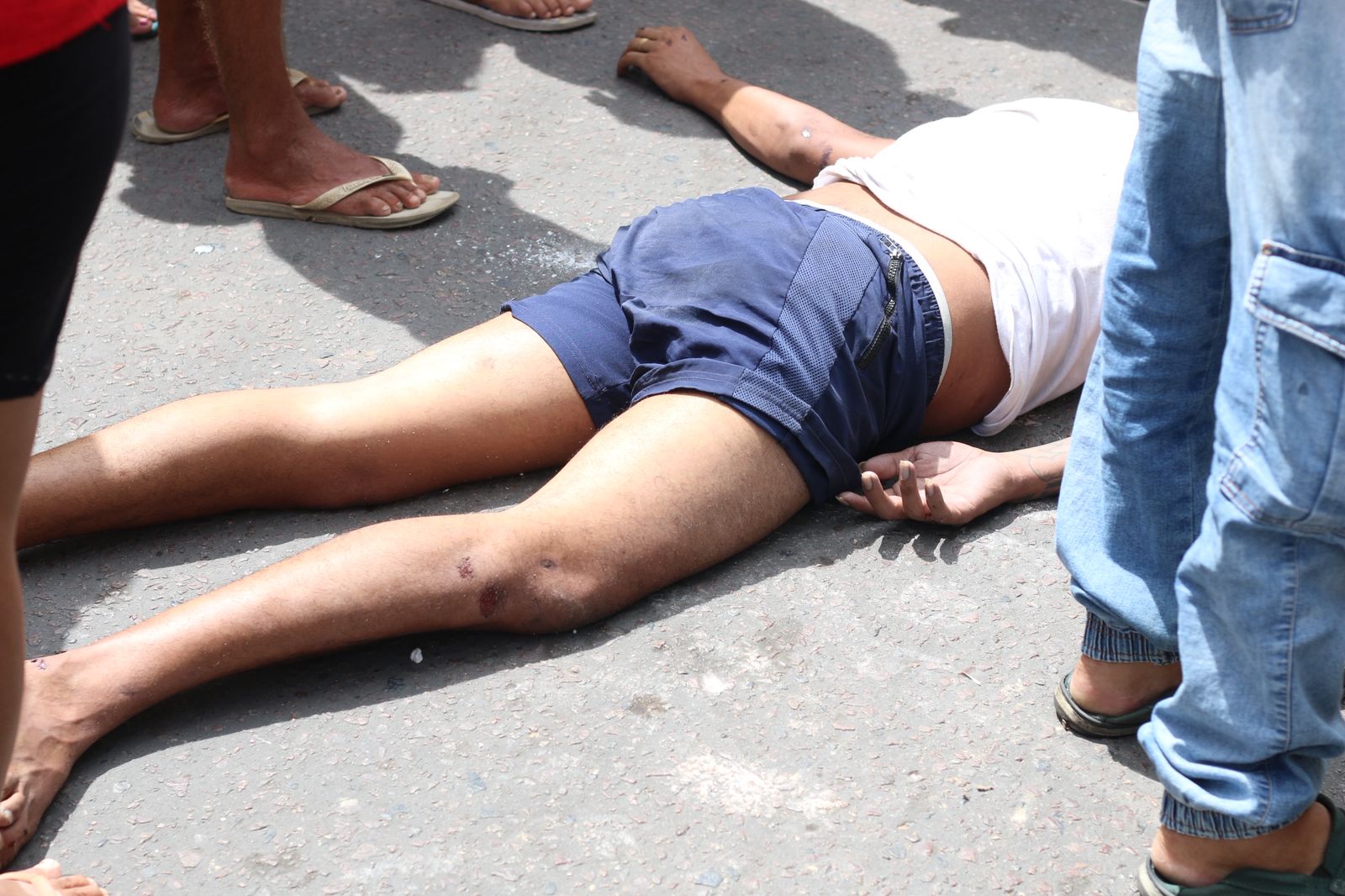 Suspeito de assalto morre ao cair de moto no Novo Aleixo