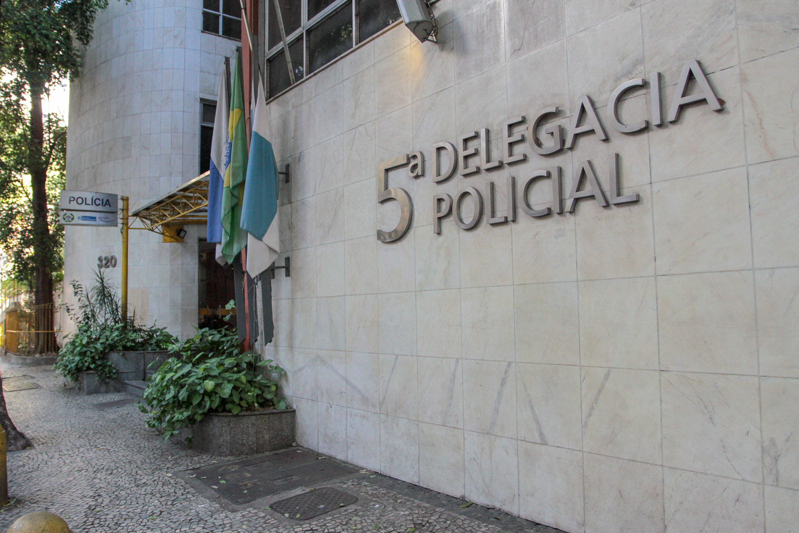 Professor de Muay Thai é indiciado por assédio após encostar pênis em alunas, diz polícia