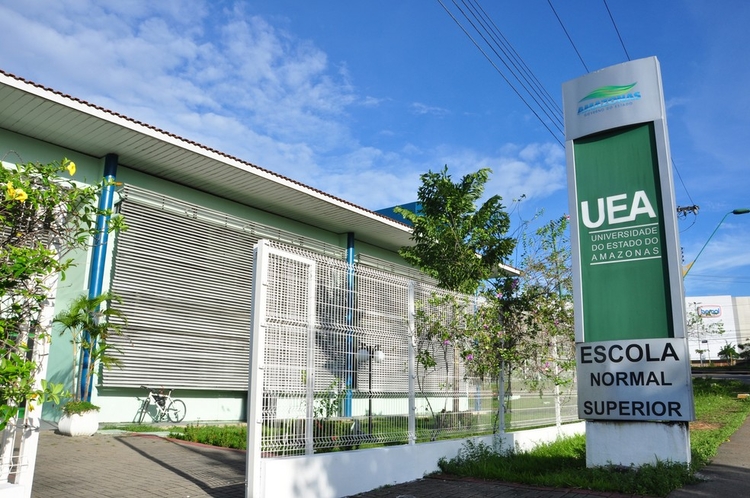 UEA abre processo seletivo para contratação de professor temporário; confira
