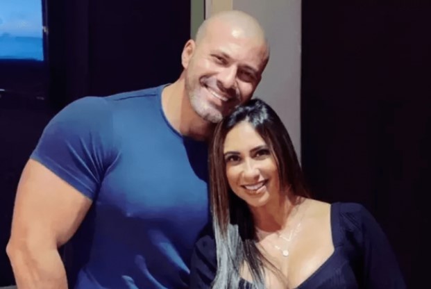 Moraes manda bloquear redes sociais e contas bancárias da esposa de Daniel Silveira