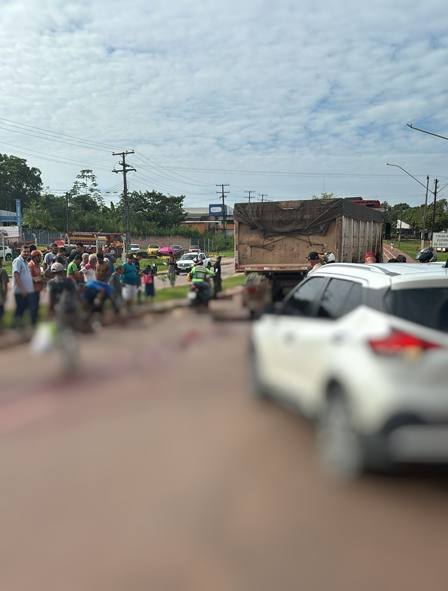 Homem é destroçado por carreta enquanto atravessava a BR-174 com neto