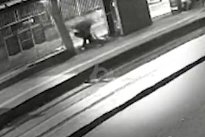 Vídeo mostra assassinato brutal de advogado durante assalto: 'Implorou para não apanhar'