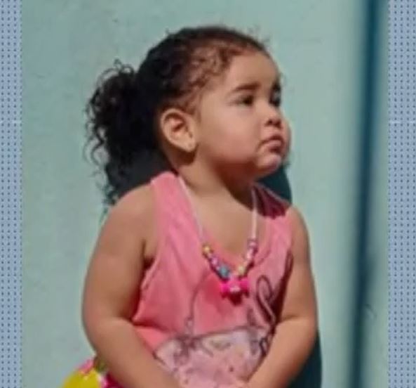 Criança de 3 anos é baleada dentro de carro; Família acusa agentes da PRF