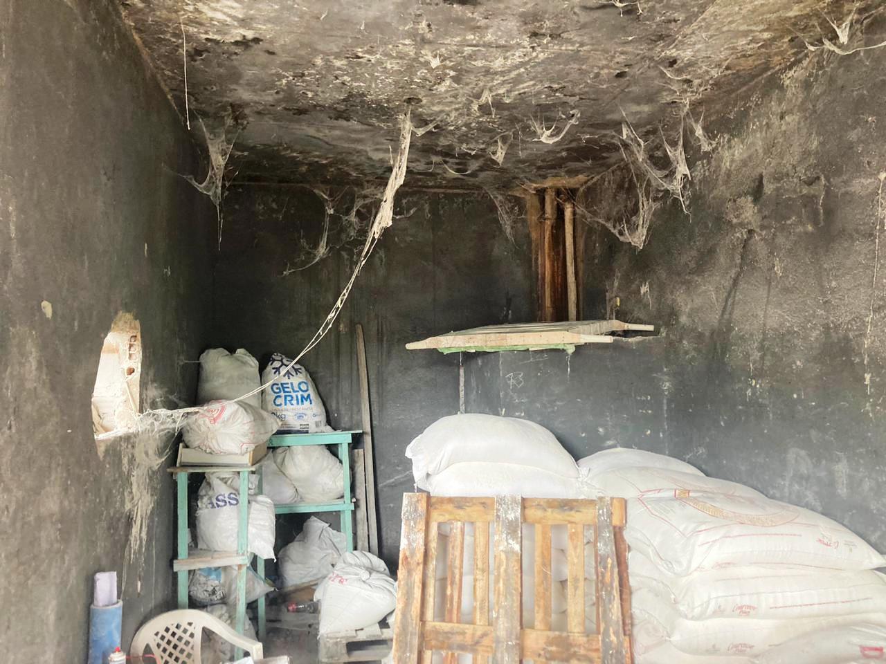 Toneladas de farinha de trigo falsificadas são encontradas em depósito na Zona Leste