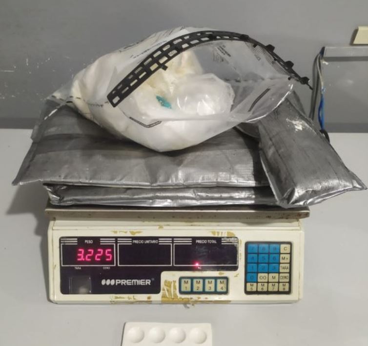 Mulher é presa ao tentar embarcar para Manaus com cocaína escondida em shampoos