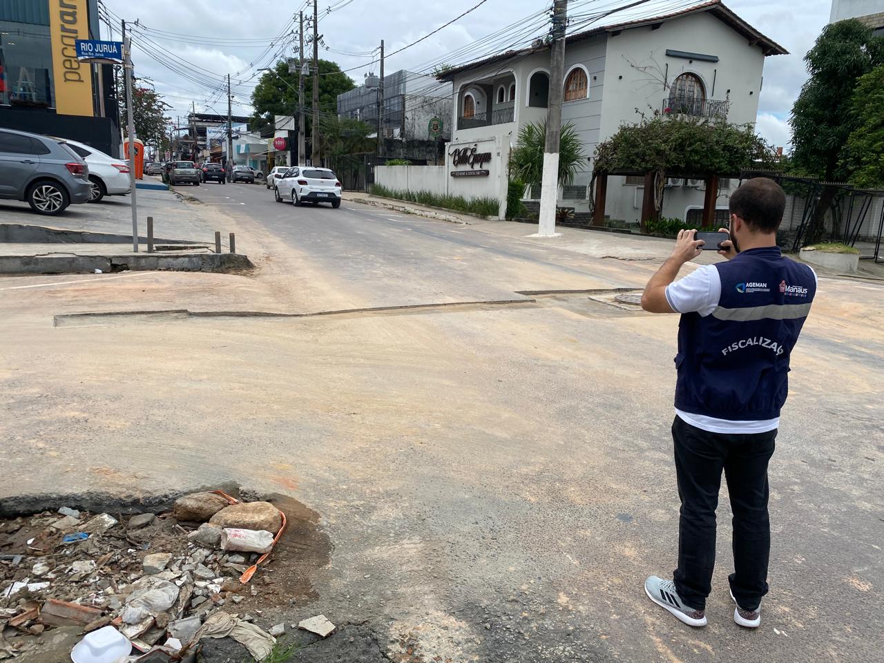 Ageman dá prazo de 24 horas para Águas de Manaus recompor pavimento asfáltico