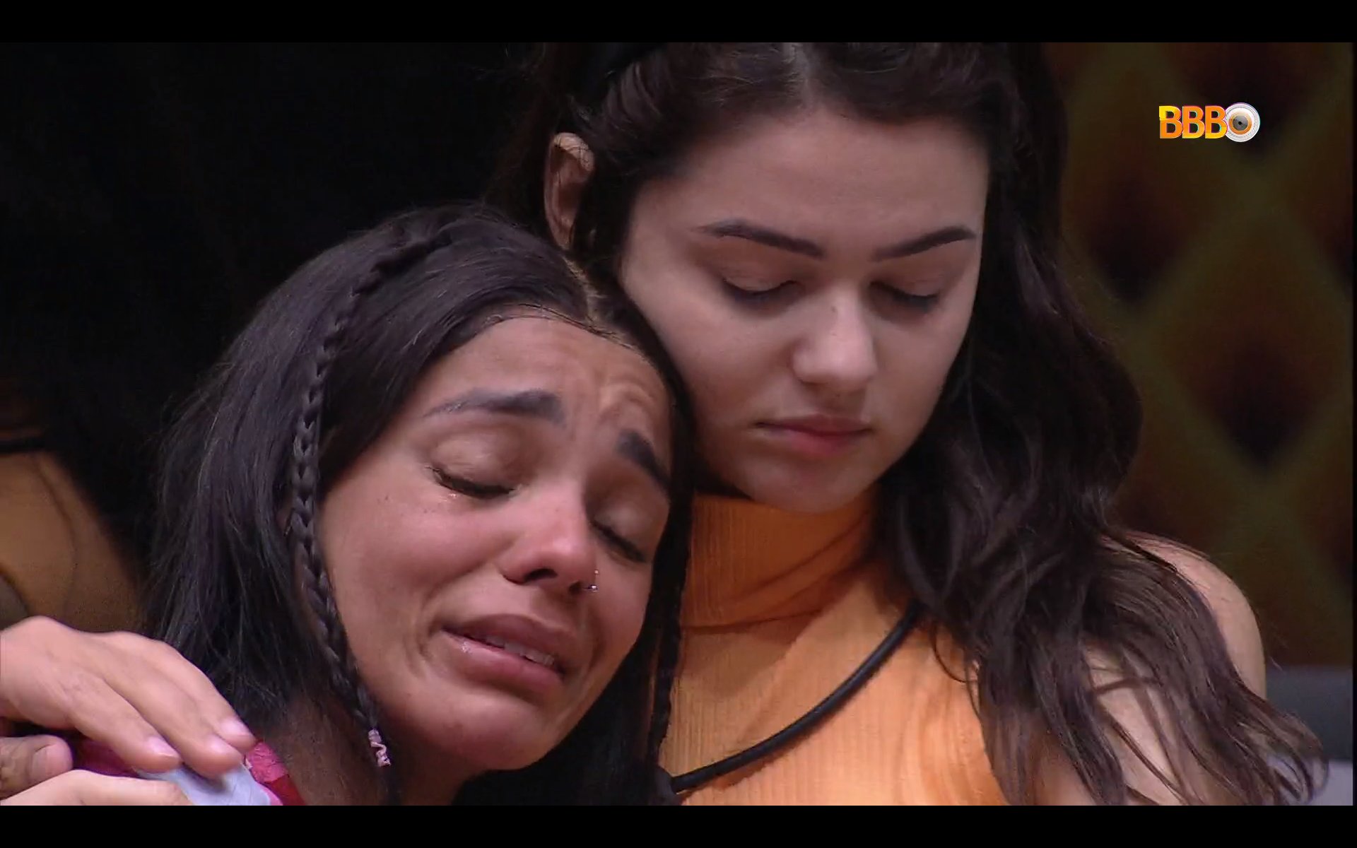 BBB22: Brunna fica aos prantos após Eslovênia dizer que ela errou pronome de Lina