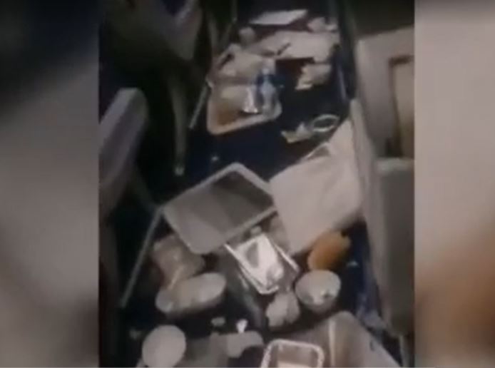 Sete pessoas ficam feridas após voo despencar mais de 300 metros durante turbulência