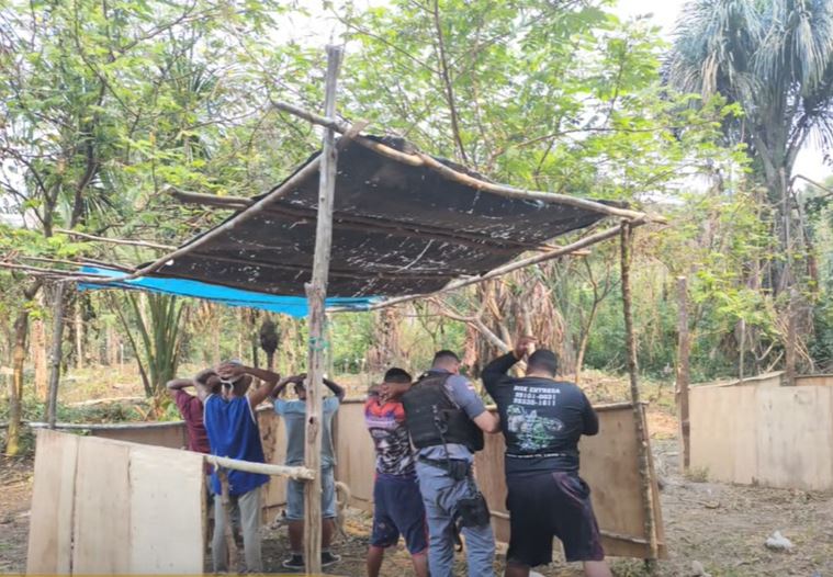 Grupo é preso ao ameaçar PMs com lanças em área de preservação invadida em Manaus