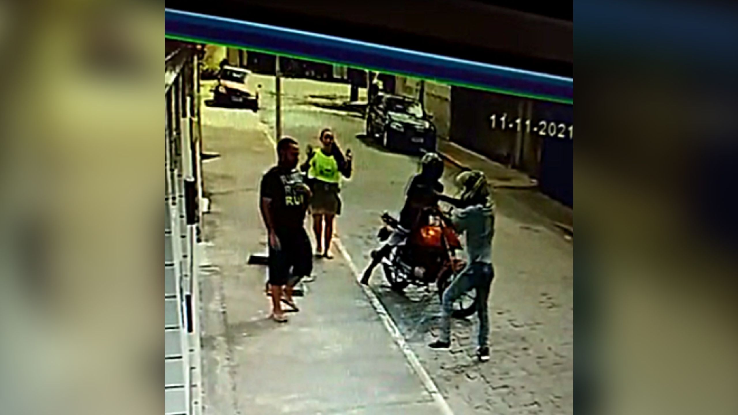 Vídeo mostra homem sendo assassinado na frente da irmã após reagir a assalto