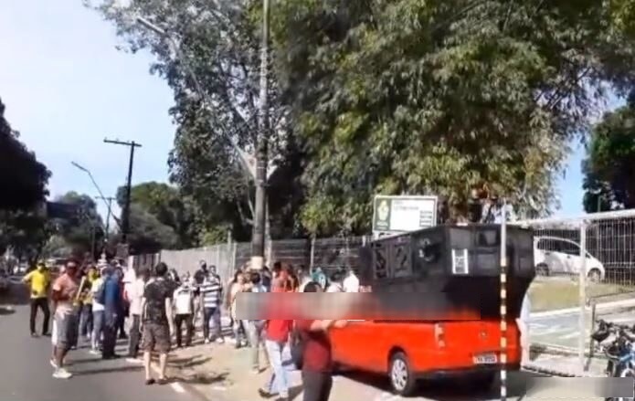 Trabalhadores fazem 4° dia de manifestação contra a Petrobras em Manaus