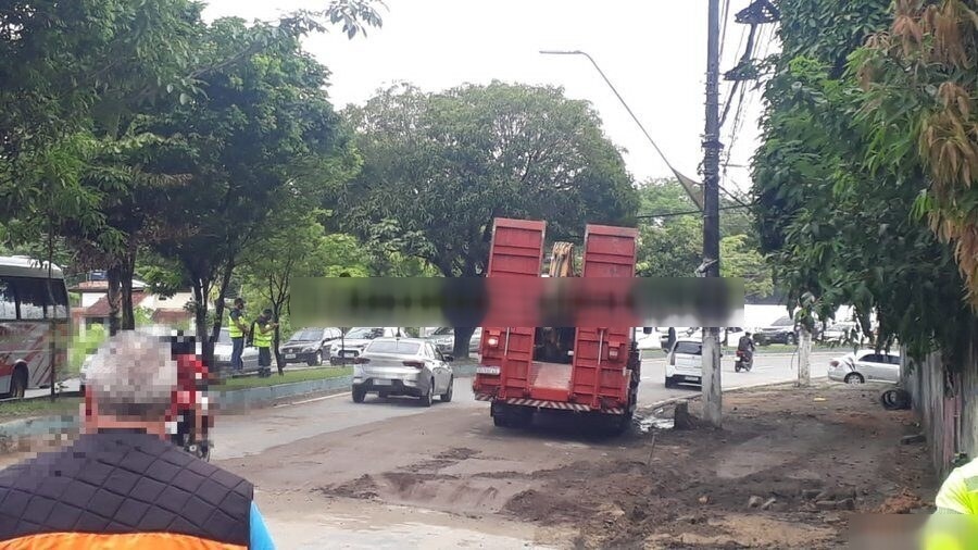 Trânsito é liberado na avenida Efigênio Salles após suspensão de obra emergencial