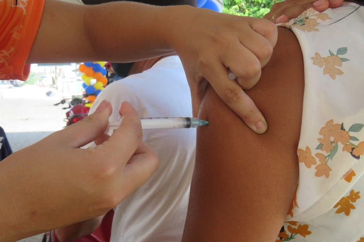 Manaus tem 321.823 pessoas sem completar esquema vacinal da Covid, diz FVS