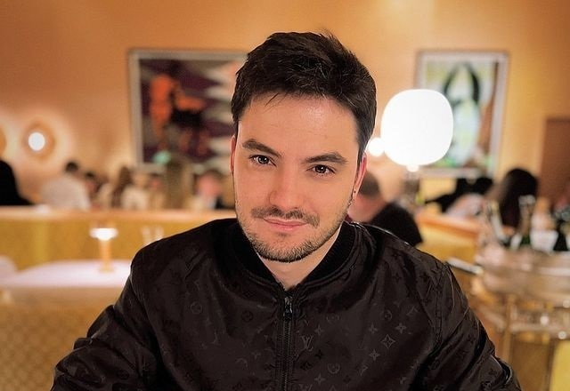 Doente na Europa, Felipe Neto se desespera com hospitais da França e preocupa fãs: 'não estou melhor'